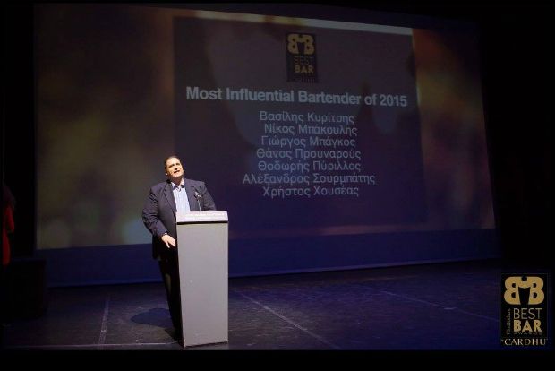 Ο Πάνος Δεληγιάννης ανακοινώνοντας το βραβείο της επιτροπής: Most Influential Bartender of 2015, photo: Panos Smirniotis