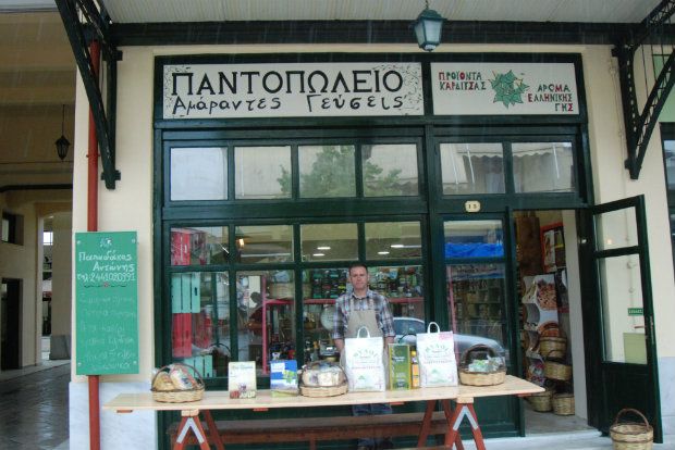 Στόχος του Αντώνη Παπαδάκου είναι να συγκεντρώσει όλα τα τοπικά προϊόντα παλιών και νέων παραγωγών και να τα γνωρίσει σε κατοίκους και επισκέπτες της Καρδίτσας, photo: Ηλίας Προβόπουλος