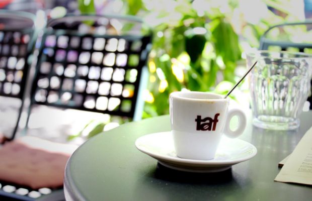 Στο Taf Coffee μπορεί κανείς να δοκιμάσει specialty καφέδες από επιλεγμένες φάρμες (photo:Ελένη Κατρακαλίδη)