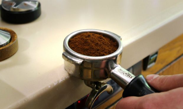 Καφές κομμένος ειδικά για μηχανή espresso (photo:Ελένη Κατρακαλίδη)