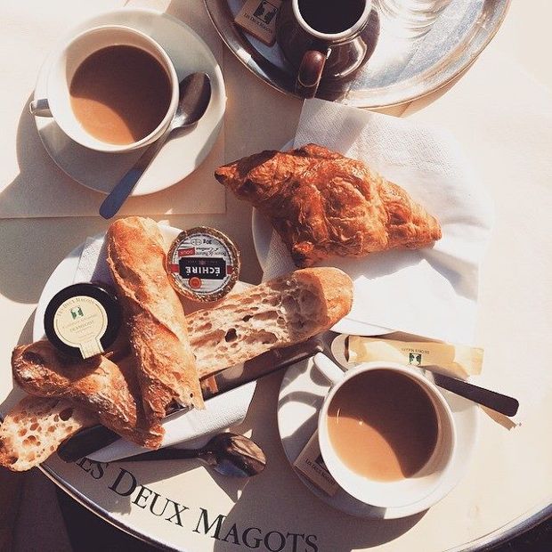 Γαλλικός καφές μαζί με πρωινό στο θρυλικό καφέ του Παρισιού (Les Deux Magots/Facebook)