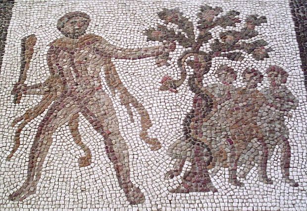 Ο Ηρακλής αρπάζει τα «χρυσά μήλα» των Εσπερίδων, λεπτομέρεια από ρωμαϊκό μωσαϊκό στη Λιρία της Ισπανίας
