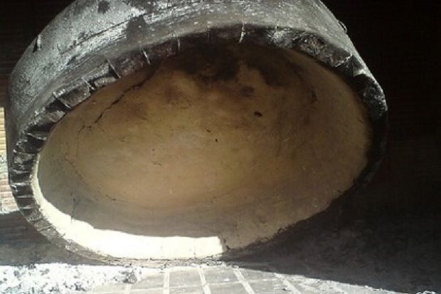 Τσερέπα, πήλινο καπάκι με το οποίο σκεπάζουν τα ταψιά στα νησιά του Ιονίου