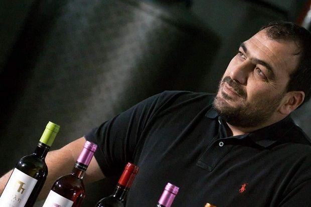 Οινοποιός τρίτης γενιάς ο Ιορδάνης Μιχαηλίδης οραματίζεται μεγάλα κρασιά που θα δοξάσουν τη Δράμα